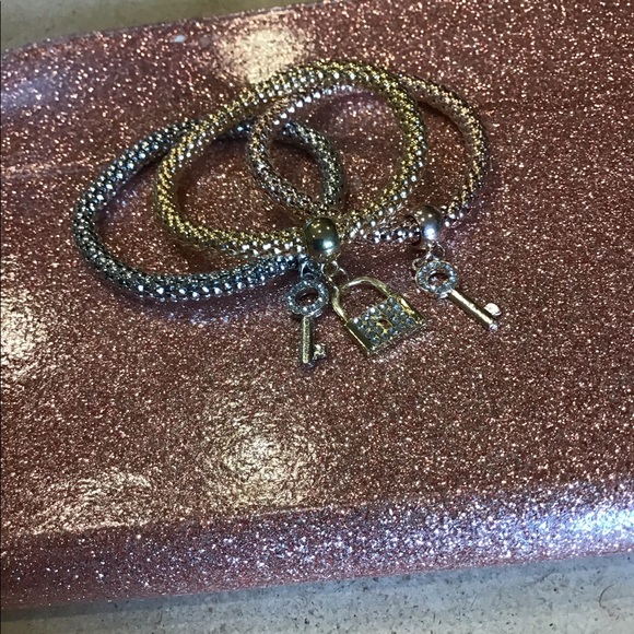 Bracelets - Picture 2 of 9